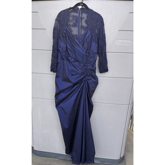 Tadashi Shoji Navy Blue Guipure Lace Taffeta draped long sleeve Gown Sz 14 Forma - Picture 3 of 13